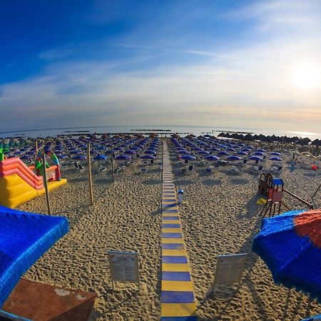 Hotel La Ninfea Montesilvano Marina Kültér fotó