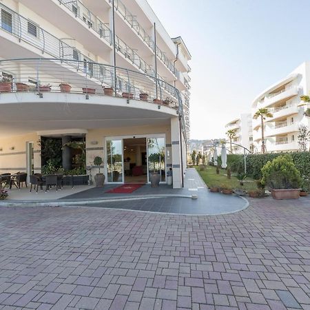 Hotel La Ninfea Montesilvano Marina Kültér fotó