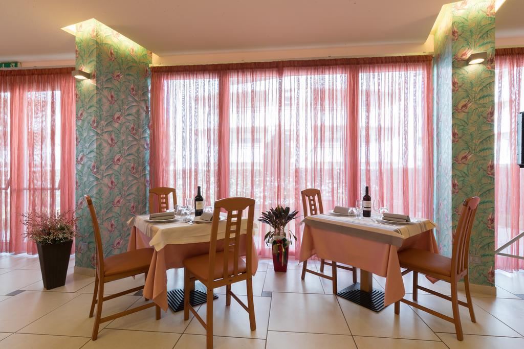 Hotel La Ninfea Montesilvano Marina Kültér fotó