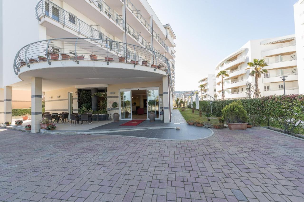 Hotel La Ninfea Montesilvano Marina Kültér fotó