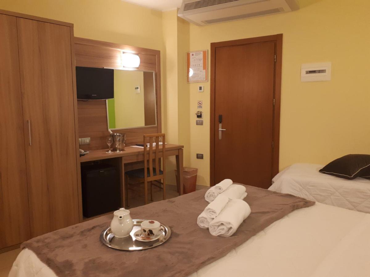 Hotel La Ninfea Montesilvano Marina Kültér fotó