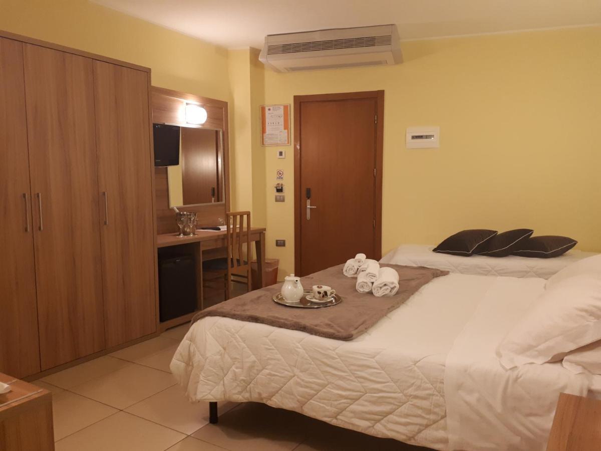 Hotel La Ninfea Montesilvano Marina Kültér fotó
