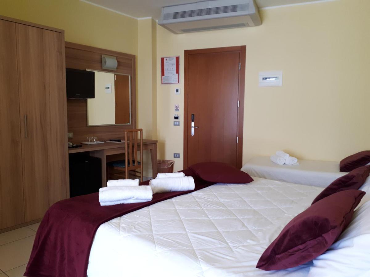Hotel La Ninfea Montesilvano Marina Kültér fotó