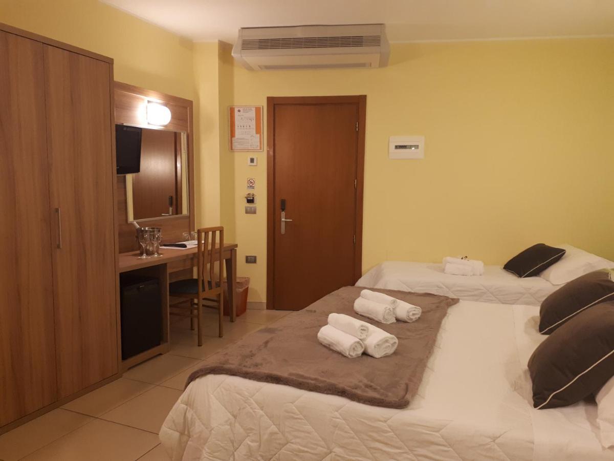 Hotel La Ninfea Montesilvano Marina Kültér fotó