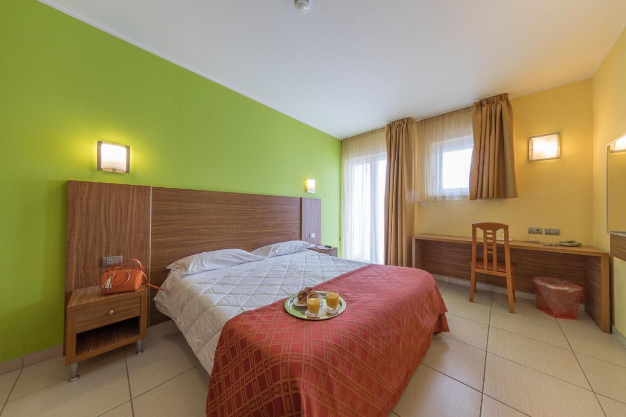 Hotel La Ninfea Montesilvano Marina Kültér fotó
