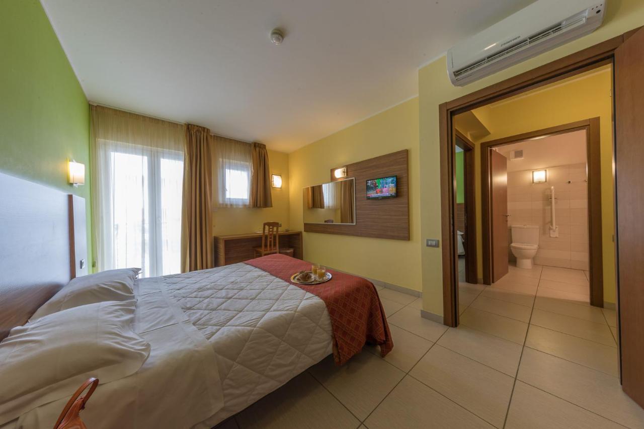Hotel La Ninfea Montesilvano Marina Kültér fotó
