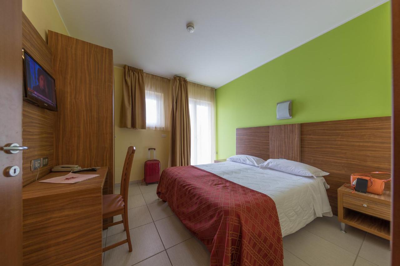 Hotel La Ninfea Montesilvano Marina Kültér fotó