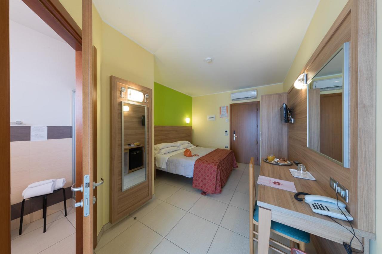 Hotel La Ninfea Montesilvano Marina Kültér fotó