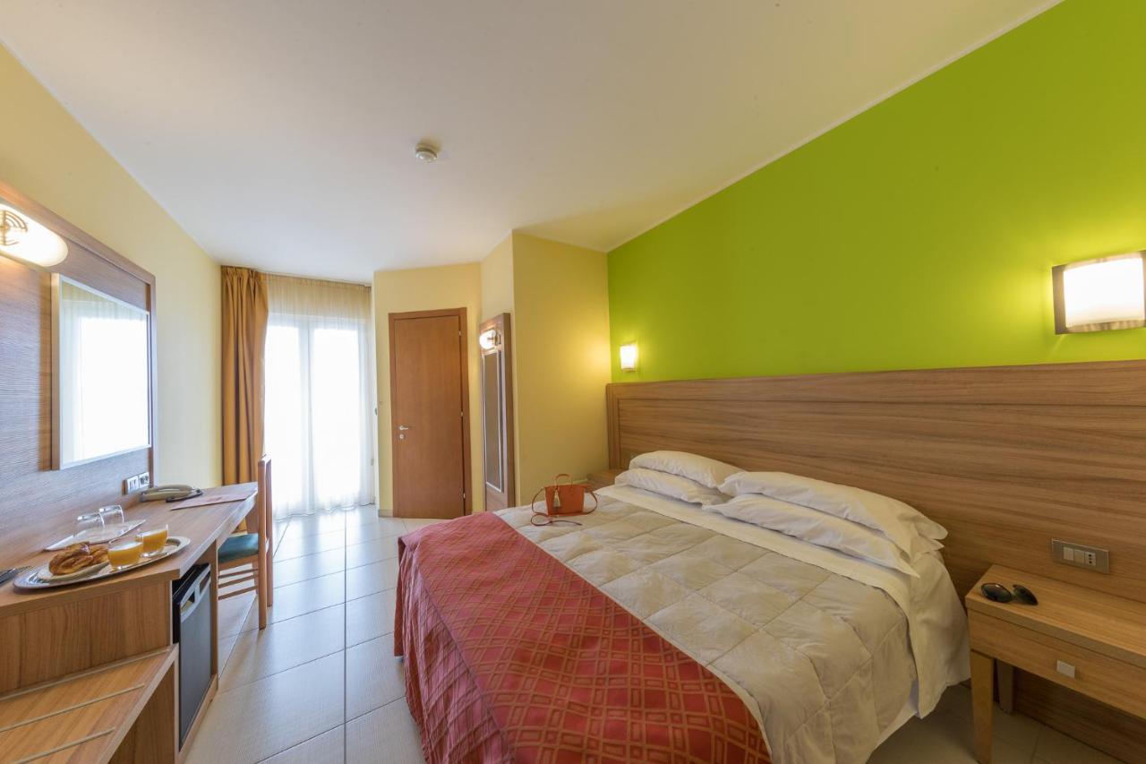 Hotel La Ninfea Montesilvano Marina Kültér fotó