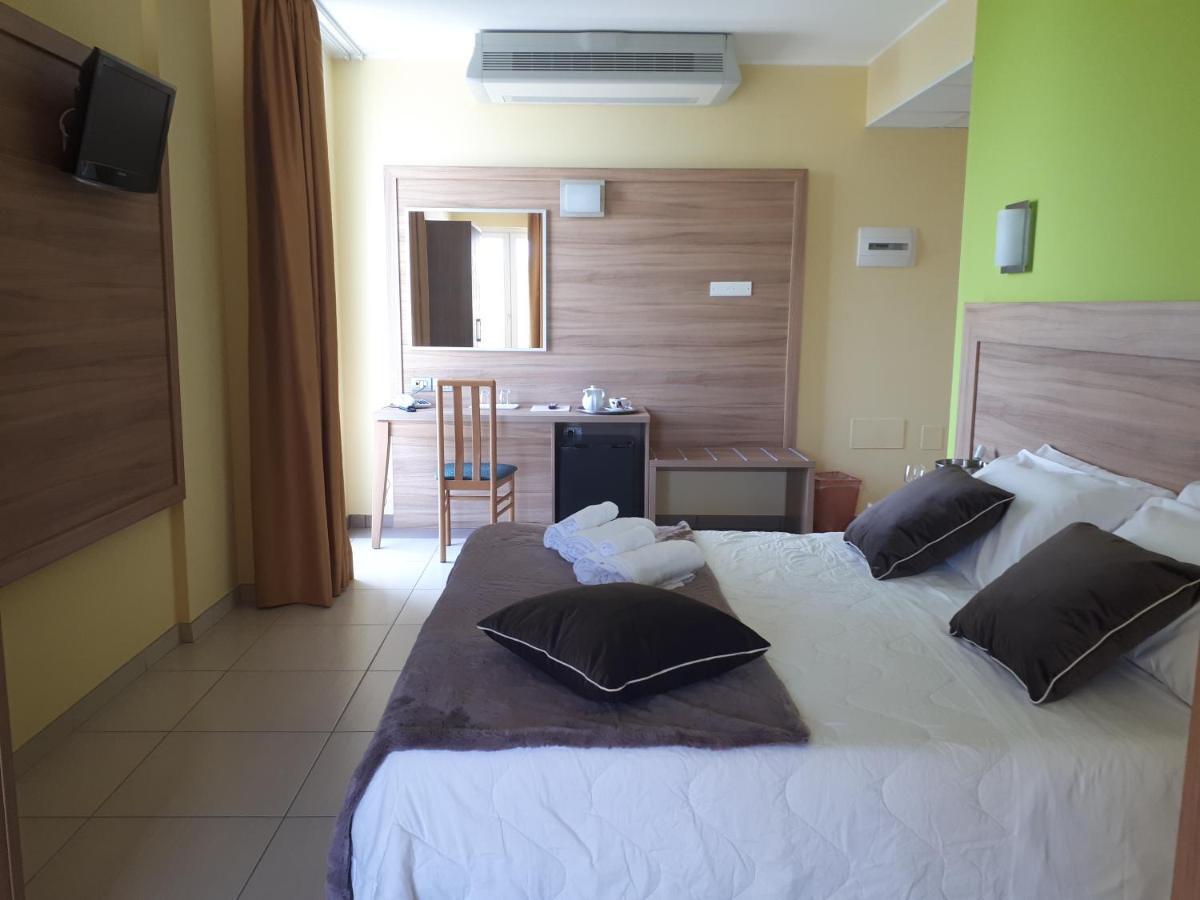 Hotel La Ninfea Montesilvano Marina Kültér fotó