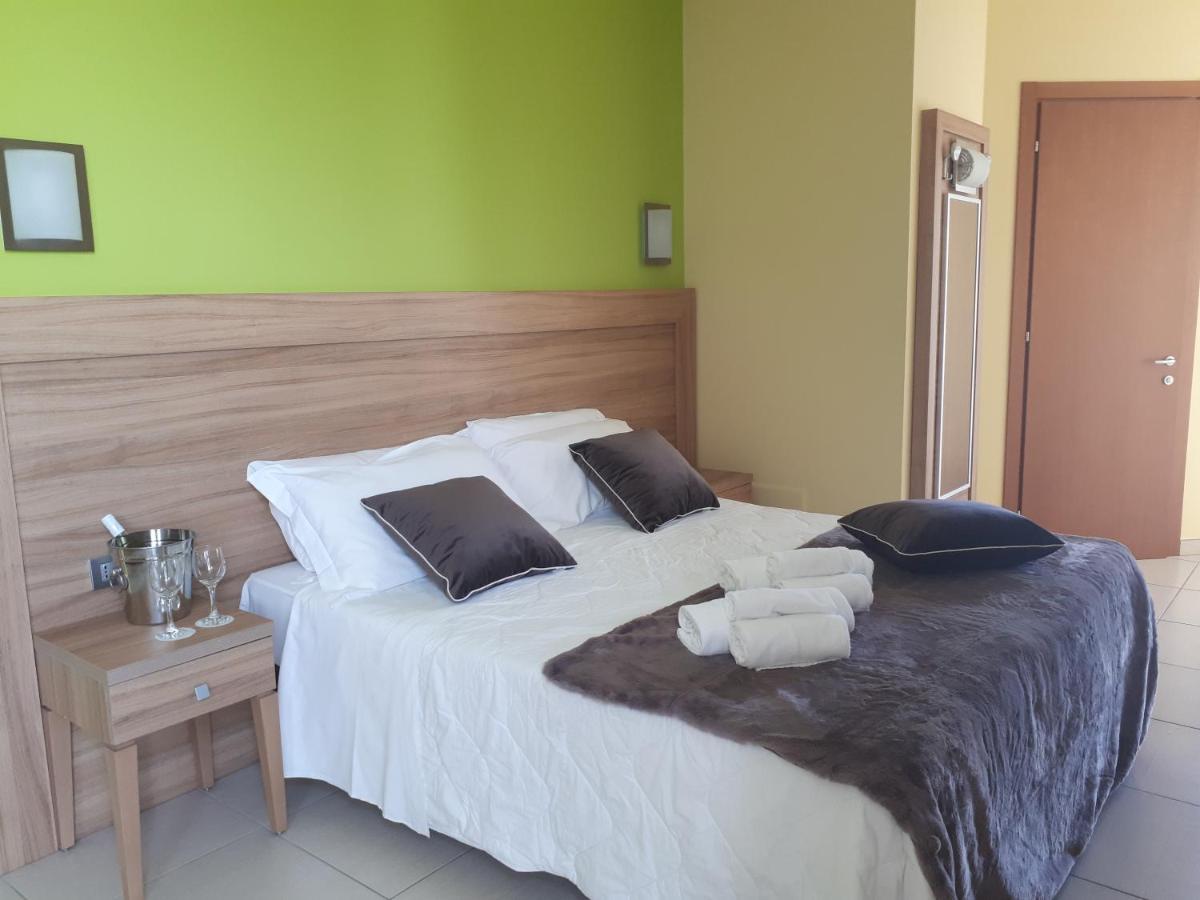 Hotel La Ninfea Montesilvano Marina Kültér fotó